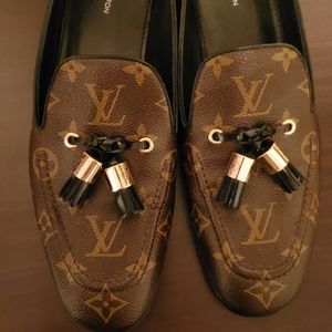 AUTHENTIC Louis vuitton tassle shoe